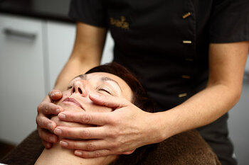 Waarom een gezichtsmassage tijdens de behandeling?