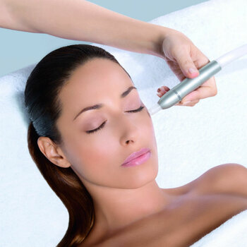 Wat doet microdermabrasie met je huid?